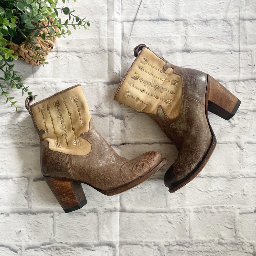 Junk Gypsy by Lane, Wanderlust in Waxed Brown & Burnished Tan Boots size 9